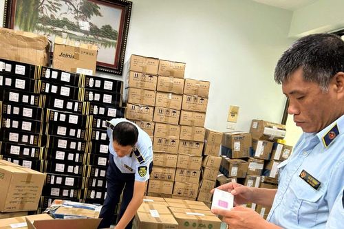 Phạt hơn 630 triệu đồng doanh nghiệp gia công sản phẩm giả mạo nhãn hiệu quốc tế