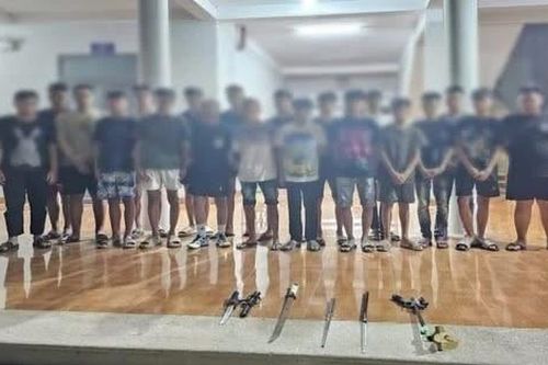 Bắt giữ 22 đối tượng mang hung khí rượt đuổi nhau gây náo loạn đường phố Hà Nội