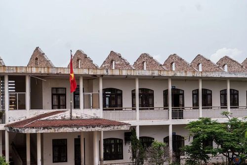 Trường học bị bão cuốn bay mái vẫn dạy 740 học sinh: Quảng Ninh lên tiếng sau phản ánh