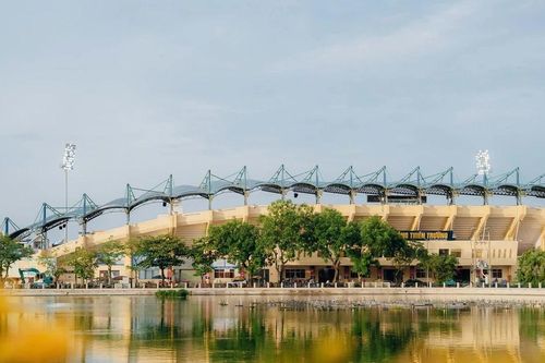 Sân Thiên Trường tuyệt đẹp, sẵn sàng cho Siêu Cúp Bóng đá Quốc gia 2024/25 – Cúp THACO