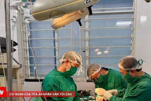 Nam bệnh nhân được nối lại cẳng tay bị đứt rời sau 10 giờ phẫu thuật