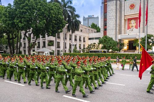 Công an Hà Nội tổng duyệt 'Ngày hội vì Thủ đô bình yên' lúc tờ mờ sáng