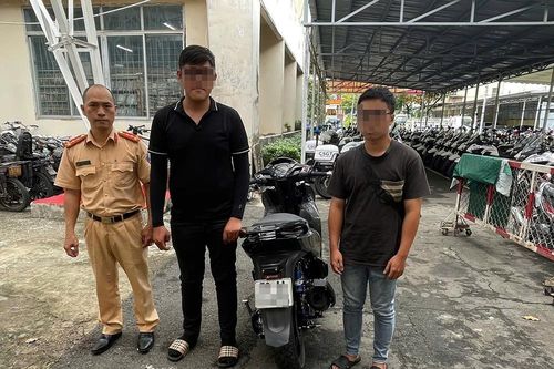 Tịch thu xe SH của nam thanh niên biểu diễn 'bốc đầu' ở TPHCM