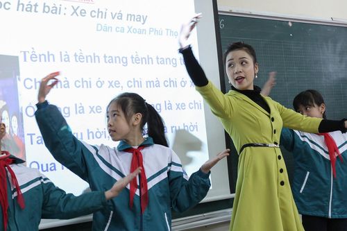 Nghệ sĩ vào trường học giảng dạy, giải 'cơn khát' thiếu giáo viên nghệ thuật