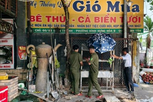 Phường đông dân ở TPHCM xử 'rát' lấn chiếm vỉa hè, bất ngờ tháo dỡ 50 công trình