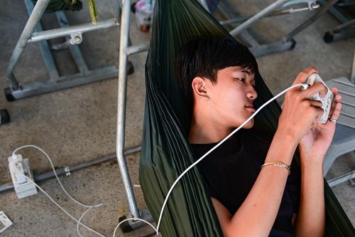 Trạm sạc xe điện ở TPHCM: Tài xế ăn, ngủ như ở nhà, khen tiết kiệm chi phí
