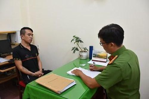 Khởi tố 2 đối tượng cướp giật dây chuyền trị giá hơn 50 triệu đồng của người phụ nữ