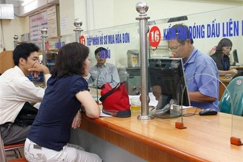 Đang nợ thuế kinh doanh có được bán đất không?