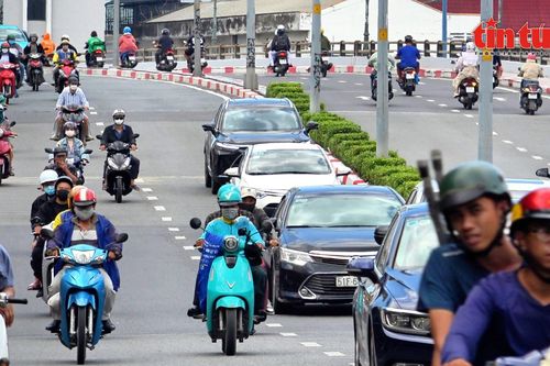 TP Hồ Chí Minh hướng tới tương lai xanh - Bài 1: Băn khoăn chuyển đổi 'xăng' sang 'điện'