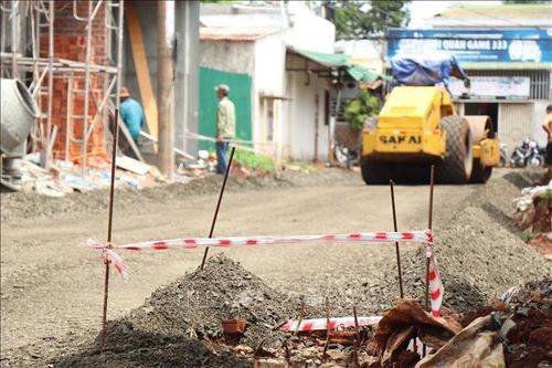 Khẩn trương thi công đường 'ì ạch', mất an toàn sau phản ánh của TTXVN