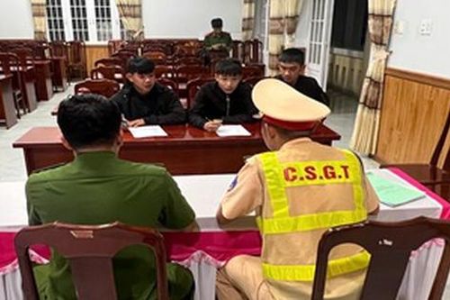 Xử lý 2 thiếu niên quay video điều khiển xe máy bốc đầu rồi đăng lên mạng xã hội