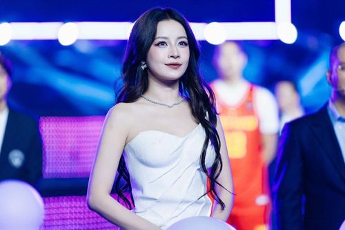 Chuyện gì đang xảy ra với Chi Pu?