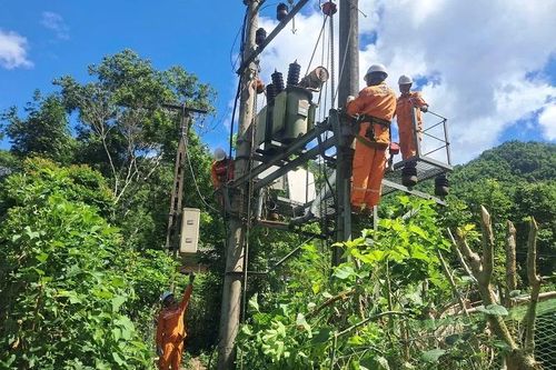 Đội quản lý Điện lực khu vực Quan Hóa đảm bảo cấp điện phục vụ Đại hội Đảng bộ các xã