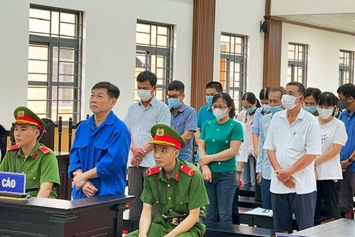 Lập hồ sơ khống, rút tiền thật