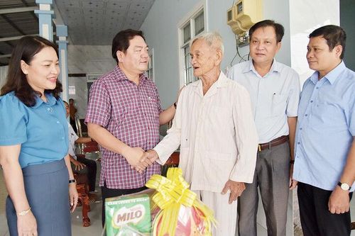 Vì dân từ những điều giản dị