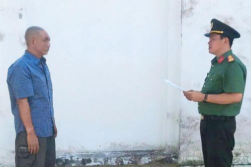 Khởi tố đối tượng có hành vi tổ chức cho người khác xuất cảnh trái phép