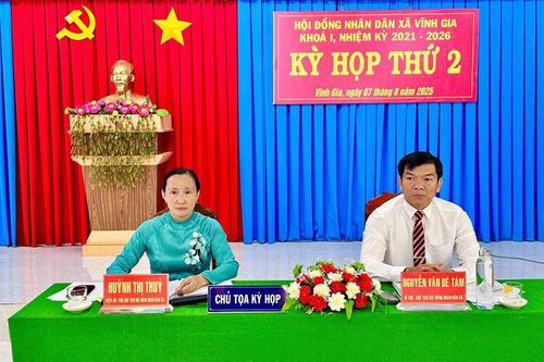 Phó Chủ tịch HĐND tỉnh An Giang Đinh Thị Việt Huỳnh dự kỳ họp lần thứ 2 HĐND xã Vĩnh Gia