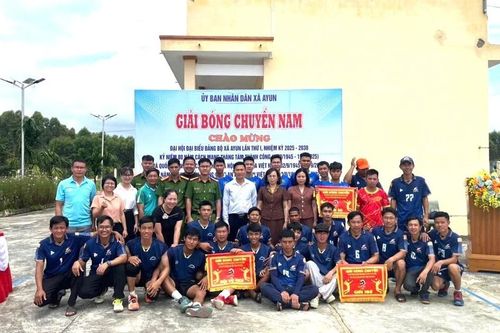 Liên quân các thôn, làng vô địch Giải Bóng chuyền nam xã Ayun
