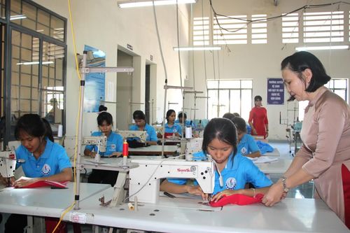 Hỗ trợ đào tạo nghề cho hơn 800 lao động đồng bào dân tộc thiểu số