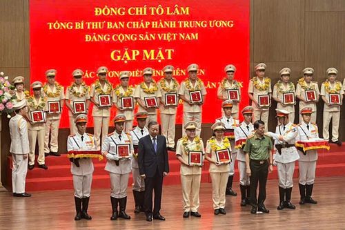 Phòng Cảnh sát Hình sự Công an Lai Châu nhận danh hiệu Anh hùng lực lượng vũ trang Nhân dân