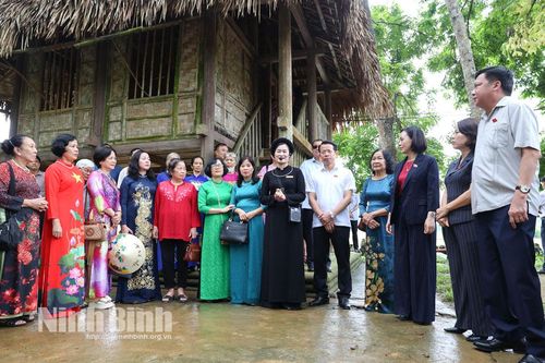 Đoàn ĐBQH các khóa tỉnh Ninh Bình 'Về nguồn' tại Tuyên Quang
