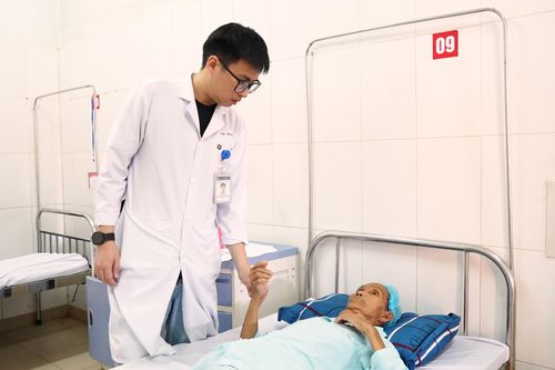 Bệnh viện đa khoa tỉnh Quảng Trị: Phẫu thuật thành công ca u màng não cho bệnh nhân lớn tuổi