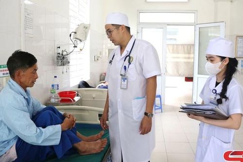 Nâng cao chất lượng khám, chữa bệnh cho nhân dân