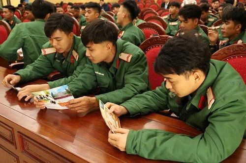 Đào tạo nghề cho thanh niên hoàn thành nghĩa vụ quân sự, công an