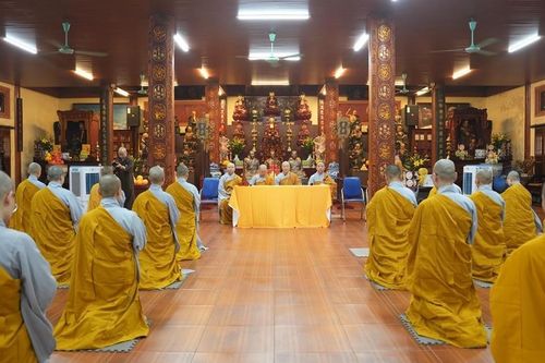 Chư Ni Phân ban Ni giới T.Ư khu vực phía Bắc thăm các trường hạ