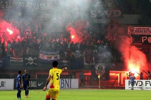FIFA không gỡ lệnh cấm cho cổ động viên bóng đá Indonesia
