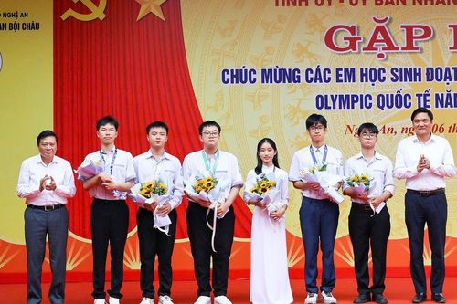 Nghệ An: Gặp mặt, tuyên dương học sinh đạt huy chương Olympic Quốc tế năm học 2024 - 2025