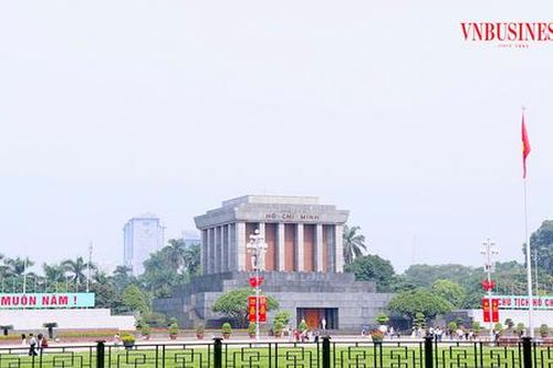 Dịp 2/9 tại Hà Nội: Khách đặt tour tăng đột biến, giá khách sạn, vé máy bay 'nóng' lên từng ngày