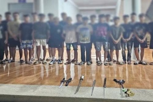 Bắt giữ 22 đối tượng là học sinh tại Hà Nội mang hung khí đi gây rối trật tự công cộng