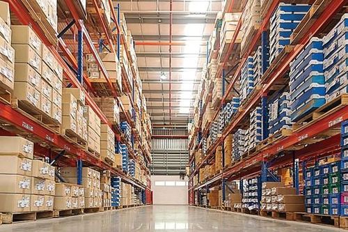 Thị trường nhà kho xây sẵn phân hóa rõ nét giữa hai miền