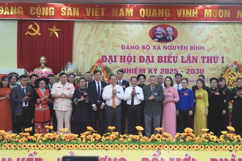 Đại tướng Trịnh Văn Quyết, Bí thư Trung ương Đảng, Chủ nhiệm Tổng cục Chính trị QĐND Việt Nam dự Đại hội đại biểu Đảng bộ xã Nguyên Bình