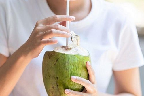 Bị thận yếu, đừng vội uống nước dừa nếu chưa biết điều này