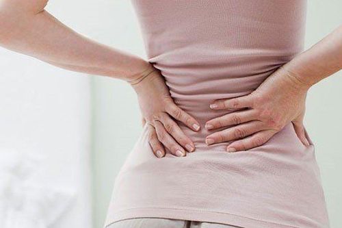 Đau lưng âm ỉ, người phụ nữ sốc khi biết nguyên nhân thực sự