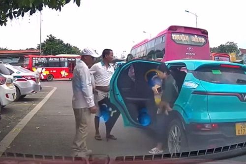 Nam tài xế vụ nhóm người chặn taxi đuổi khách tiết lộ chi tiết sự tình xảy ra vụ việc