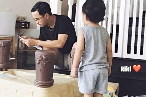 Tăng Thanh Hà khoe cảnh chồng thiếu gia chăm quý tử trong biệt thự triệu đô, hôn nhân 13 năm vẫn 'màu hồng' khó tin