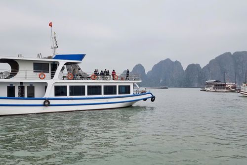 Quảng Ninh yêu cầu lắp định vị hàng hải AIS trên tất cả tàu du lịch Vịnh Hạ Long