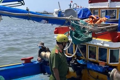 Điều tra khẩn vụ người đàn ông tử vong ở cảng cá, hé lộ biểu hiện bất thường trước khi chết