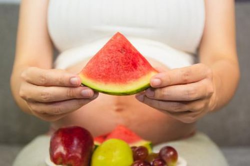 Thói quen ăn đêm khi mang thai có ảnh hưởng đến thai nhi không?