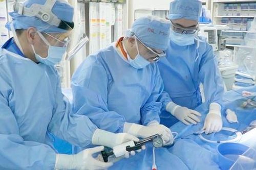 Lần đầu tiên dùng công nghệ IVL phá vôi lòng mạch cứu hai bệnh nhân thành công