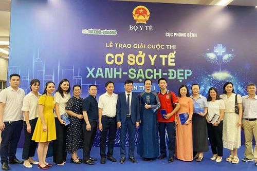 Không khí rộn ràng trước giờ diễn ra Lễ trao giải cuộc thi 'Cơ sở Y tế Xanh - Sạch - Đẹp'