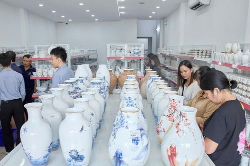 Minh Long mở rộng cửa hàng sứ ngoại lệ, đồng hành cùng lối sống xanh