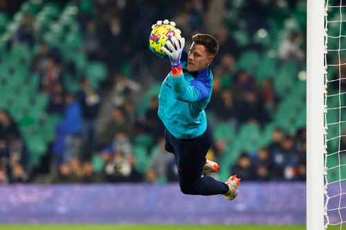 Ter Stegen cấm bác sĩ Barca tới nhà