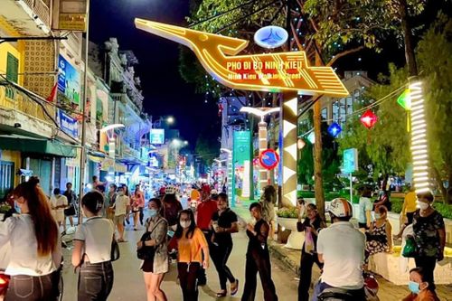 Tạm dừng hoạt động phố đi bộ Ninh Kiều
