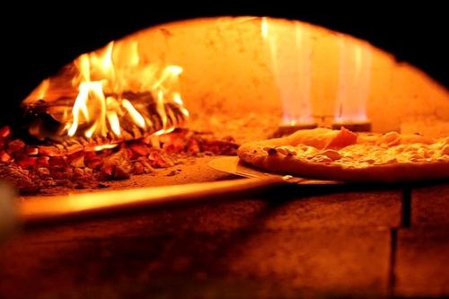 Ẩm thực pizza 'lò củi' trên đất Quảng Ngãi