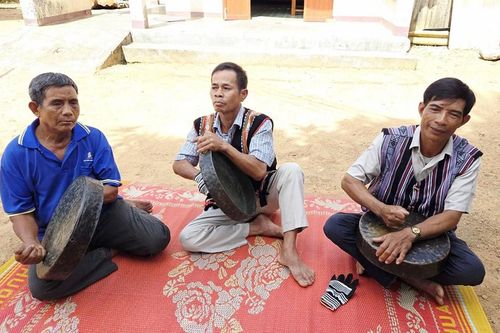 Tiếng chiêng ba ngân vang giữa đại ngàn