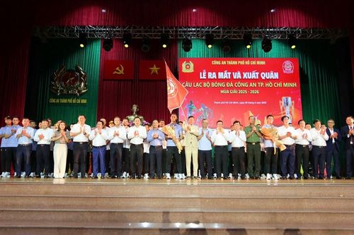 CLB bóng đá Công an TP.HCM ra mắt và xuất quân mùa giải mới